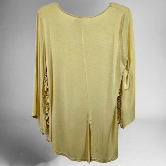 Forgotten Grace top. - Picture 2 of 6